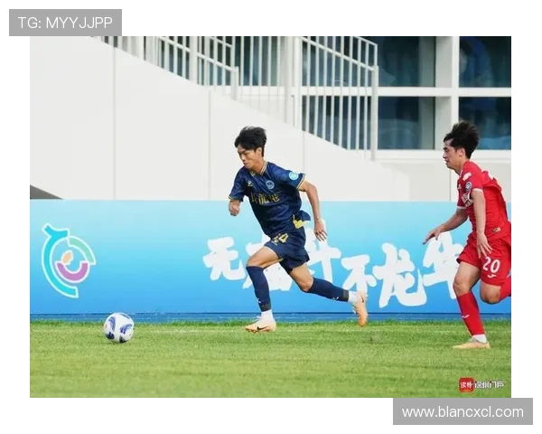 赛后分析：深圳足球队与南京足球队在比赛中的战术灵活性对比探讨